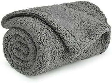 Premium Fluffy Fleece Dog Blanket; Soft and Warm Pet sleeping mat (Color: Grey Blanket, Size: Medium (32*40"))